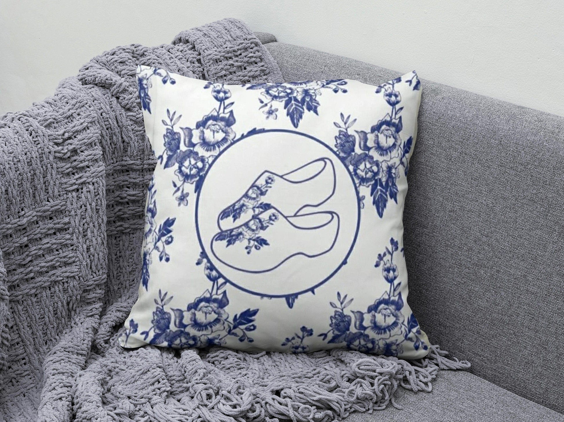 Onay 2 / 12 x 12 inch (30 x 30 cm) Double Side Blue and White Porcelain Cushion Covers Traditional French Toile de Jouy Motif Design