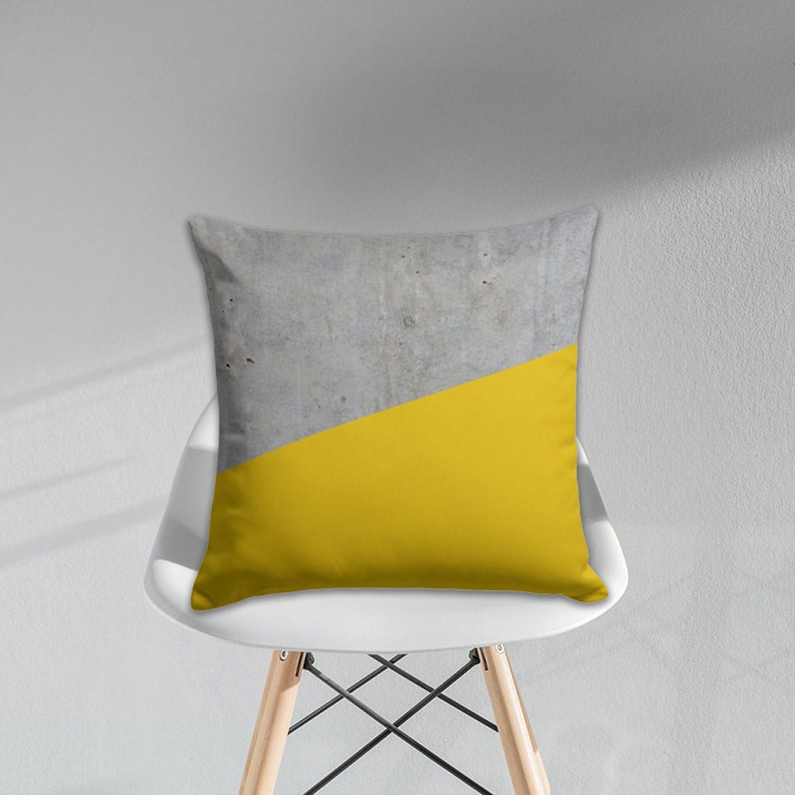 Onay 3 / 12 x 12 inch (30 x 30 cm) Modern Abstract Surreal Groovy Figures Cushion Cover