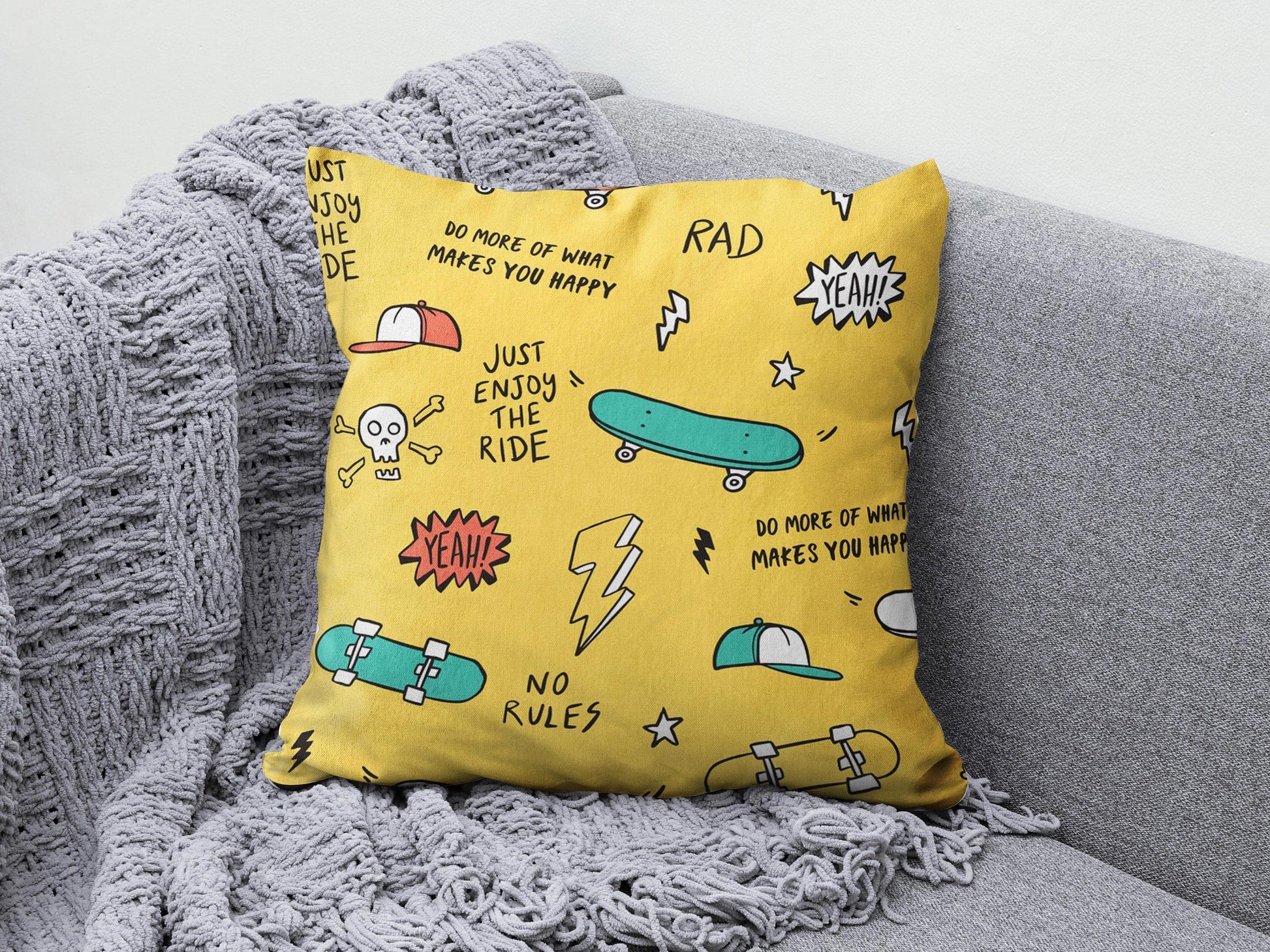 Onay 3 / 12 x 12 inch (30 x 30 cm) Strawberry Skateboard and Airplane Patterned Cushion Cover