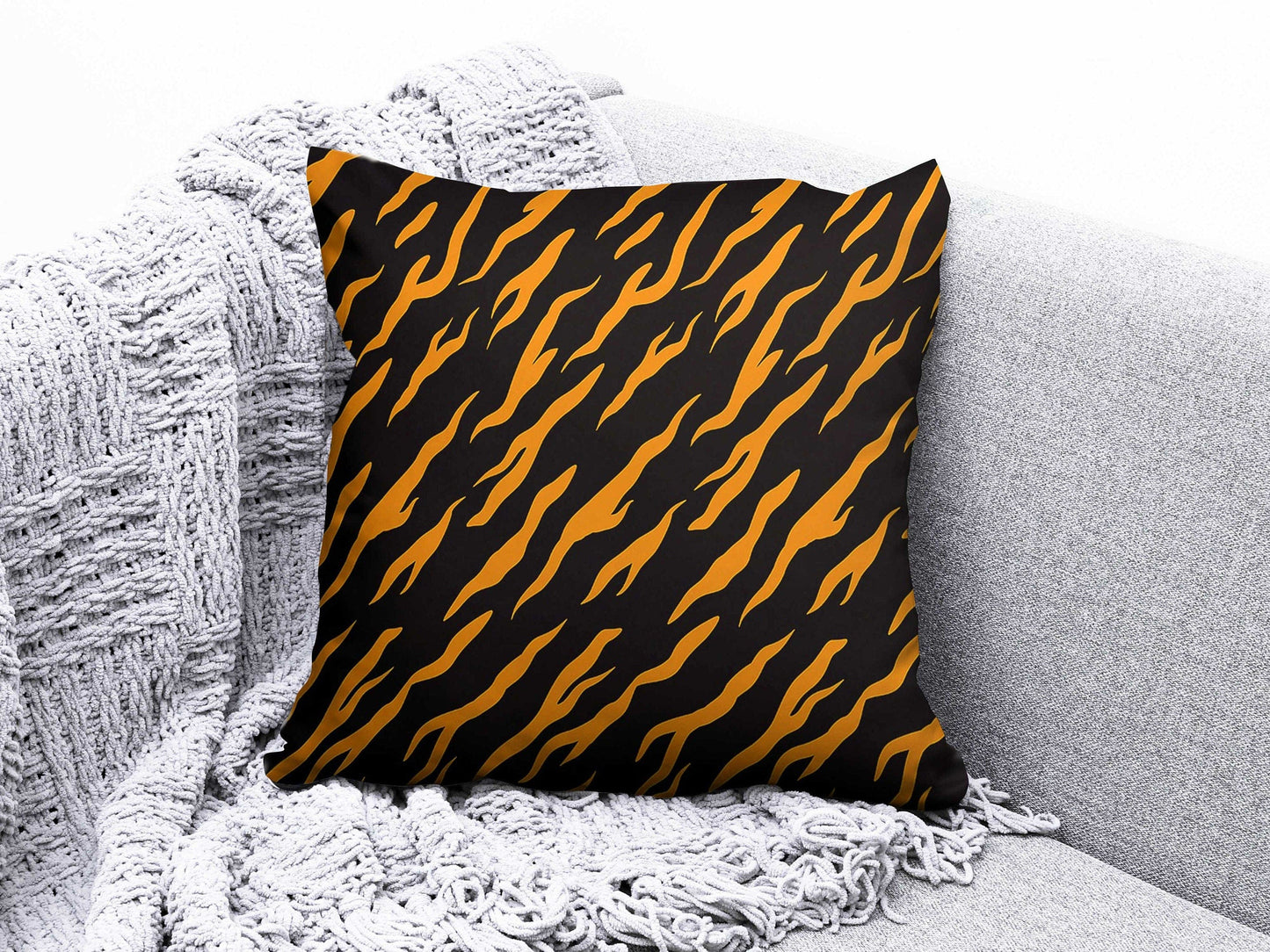 Onay 6 / 12 x 12 inch (30 x 30 cm) Geometric Wavy Round and Striped Abstract Cushion Cover