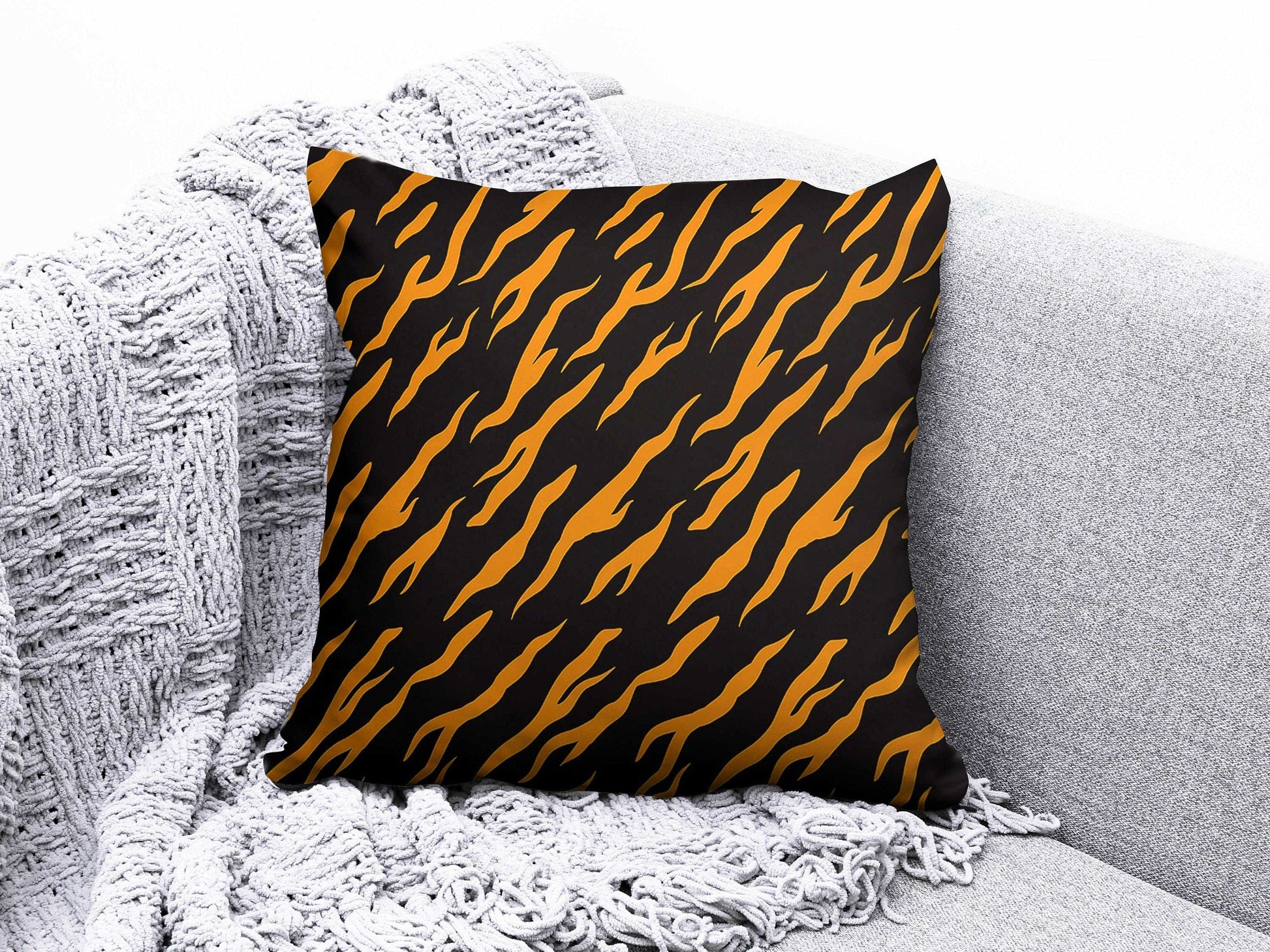 Onay 6 / 12 x 12 inch (30 x 30 cm) Geometric Wavy Round and Striped Abstract Cushion Cover