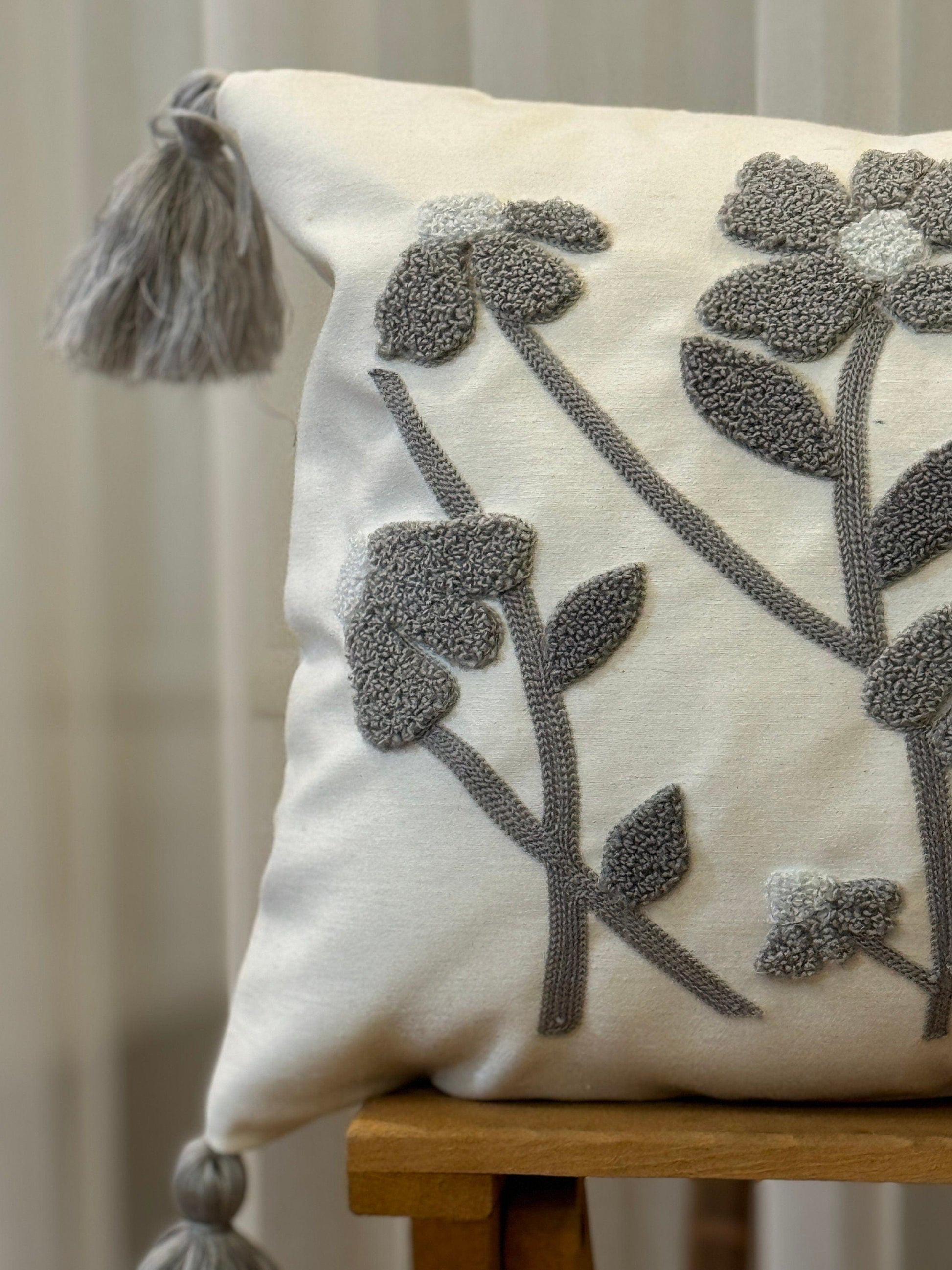Onay Home Textile Punch Needle Cushion Cover Gray Floral Punch Needle Cushion Cover Tufted Embroidery