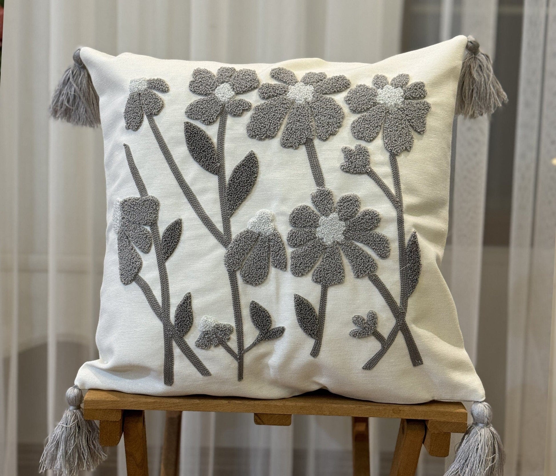 Onay Home Textile Punch Needle Cushion Cover 43x43cm/17x17inch Gray Floral Punch Needle Cushion Cover Tufted Embroidery